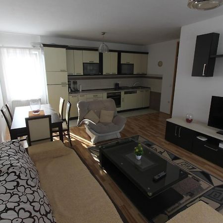 Kasumi Apartment プリシュティナ エクステリア 写真